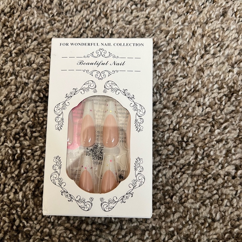 NEW FAKE NAILS SET